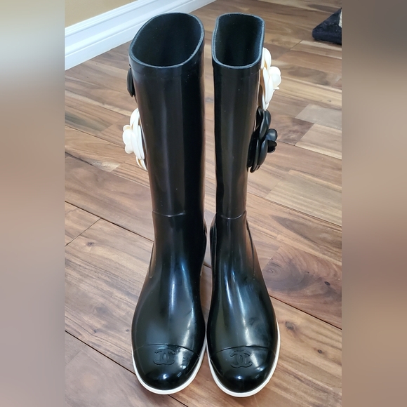 Chanel Rain Boots with Flowers - Picture 4 of 11